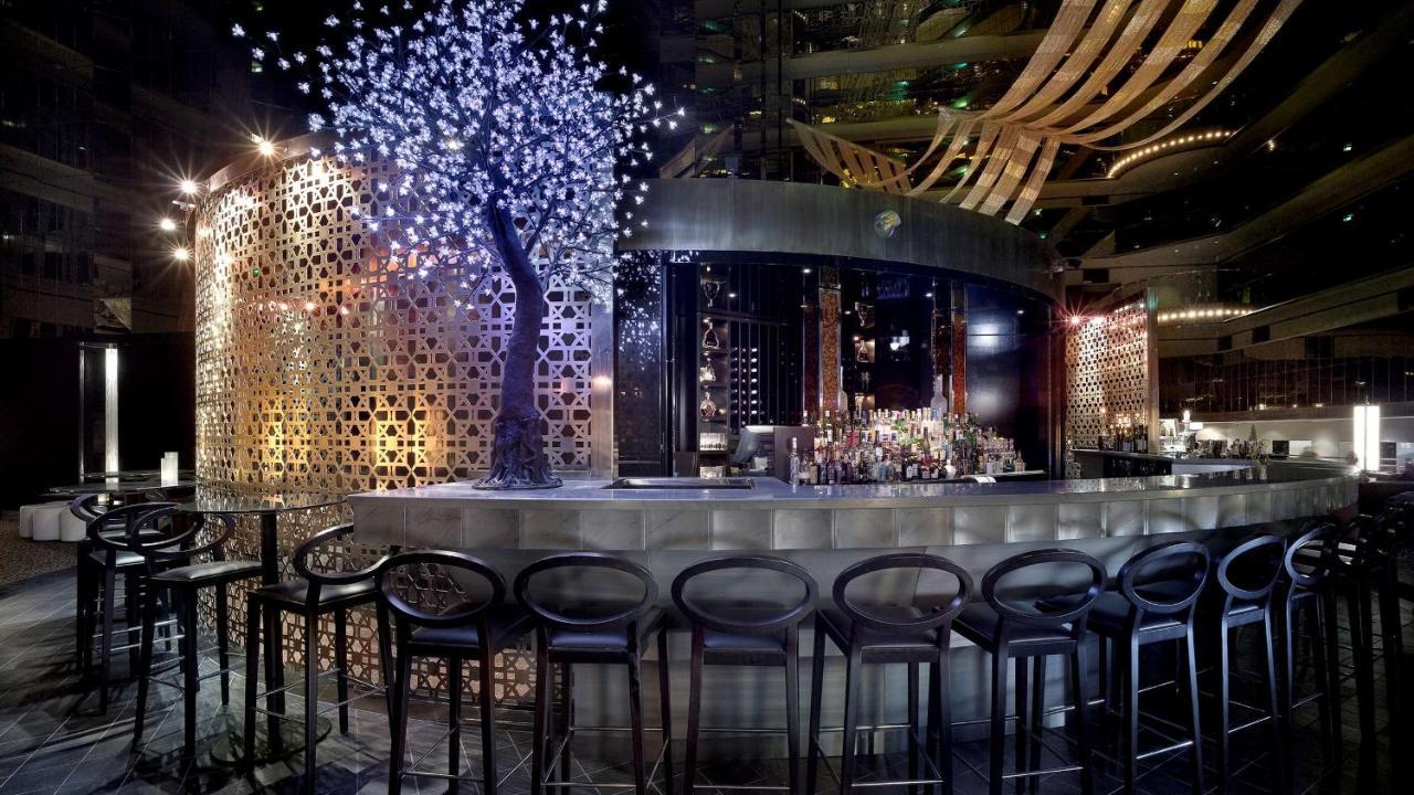Hotel Sofitel Melbourne On Collins Exterior foto The bar at the Mandarin Oriental