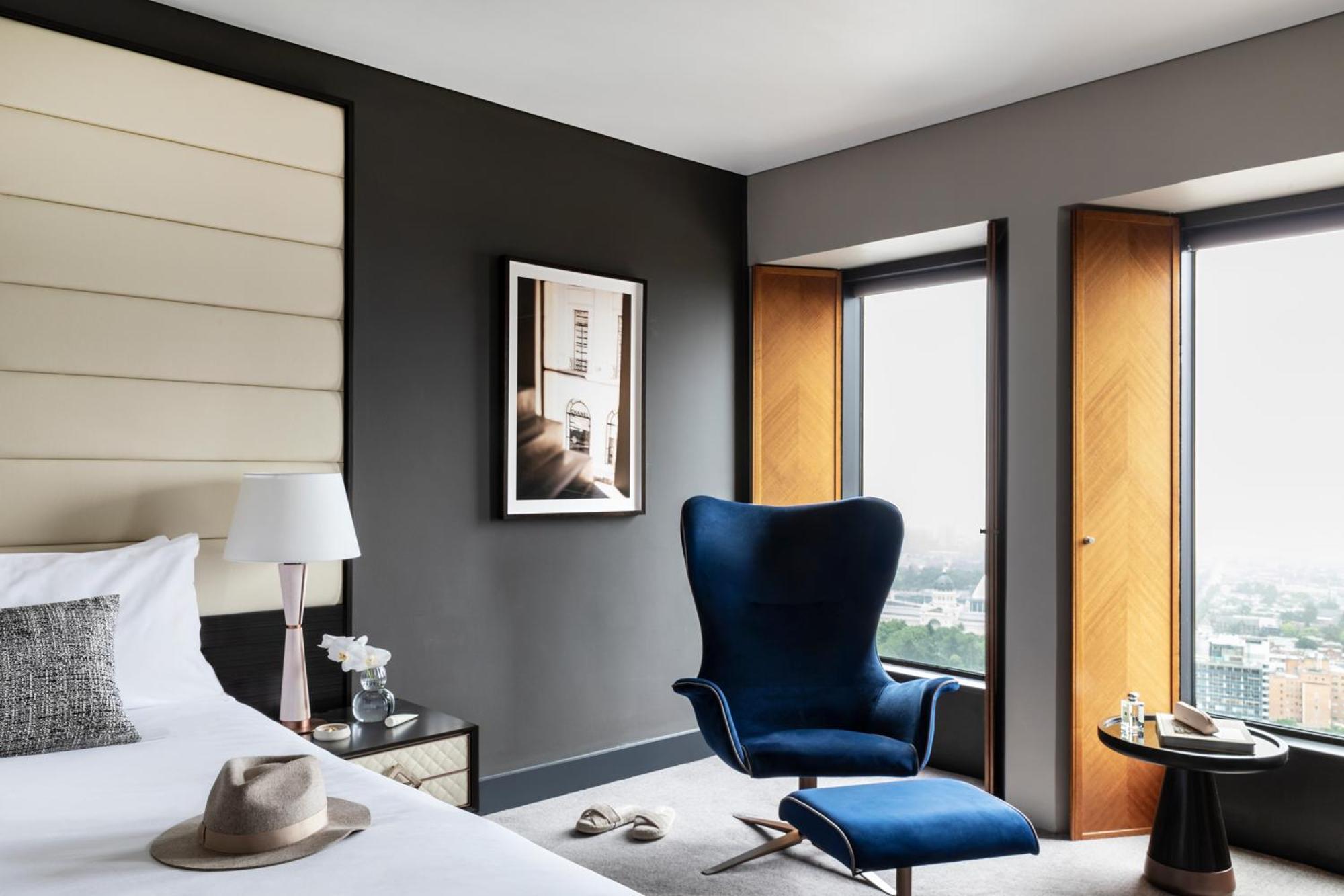 Hotel Sofitel Melbourne On Collins Exterior foto A bedroom at the hotel